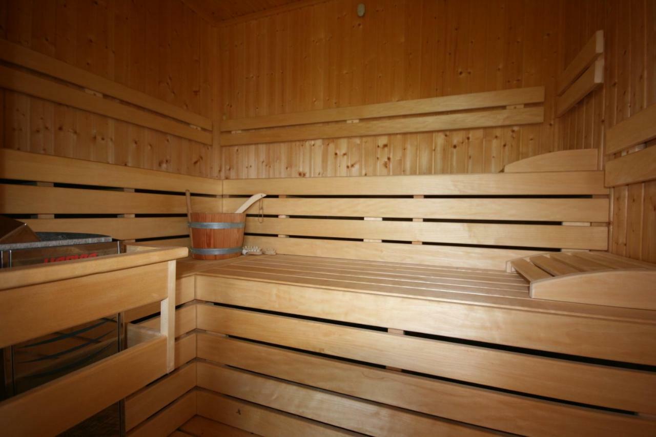 Walnut Apartment With Sauna And Pond Топольчани Екстер'єр фото