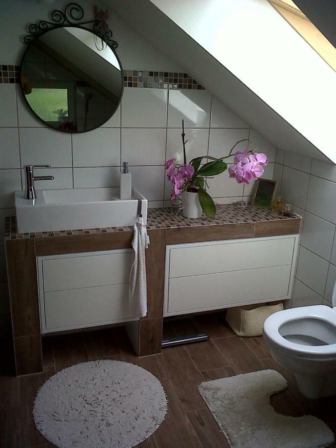 Walnut Apartment With Sauna And Pond Топольчани Екстер'єр фото